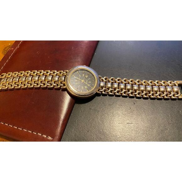 Women's 34mm Suizo Watch, Gold Tone with black Face, Bracelet Band - Picture 2 of 3